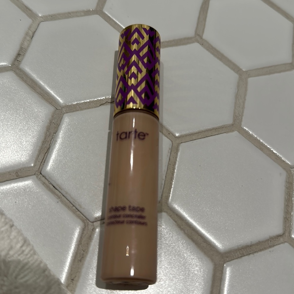 TARTE SHAPE TAPE